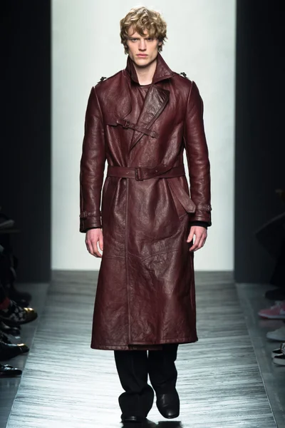 Look 12